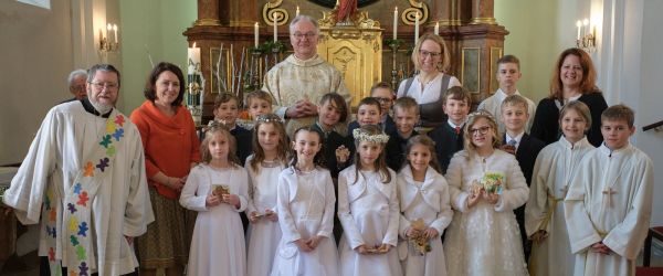 14 Kinder feierten das heilige Sakrament der Erstkommunion in der Pfarrkirche Gerersdorf.