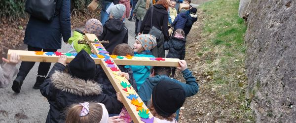 kreuzweg-ek-kreuz-tragen-600x250-crop-43-67.jpg