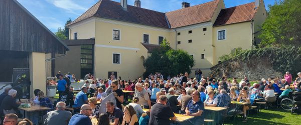 20260927-130257-pfarrfest-haunoldstein-260927-600x250-crop-49-45.jpg