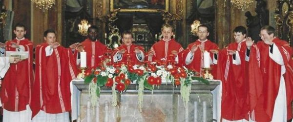 priesterweihe-pfarrer-heibler-1999-600x250-crop-51-41.jpg
