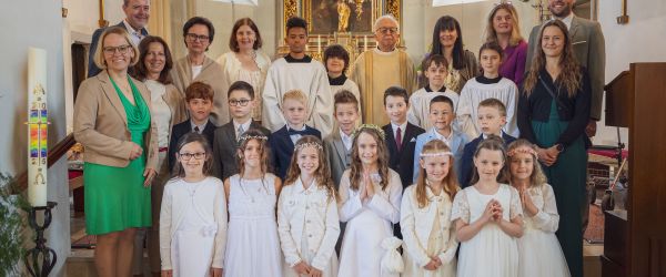 ek-2026-gruppenfoto-kirche-600x250-crop-51-42.jpg